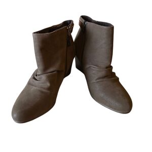 Blowfish Elegant Brown Ankle Boots New Without Tags Fall Faux Suede Size 8.5